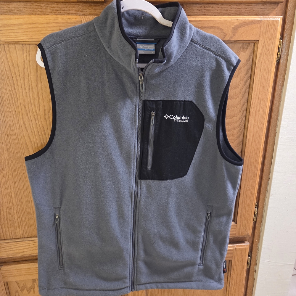 Columbia Charcoal and Black Fleece Vest